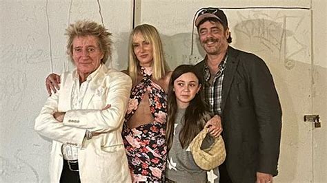 benicio del toro and daughter|rod stewart children.